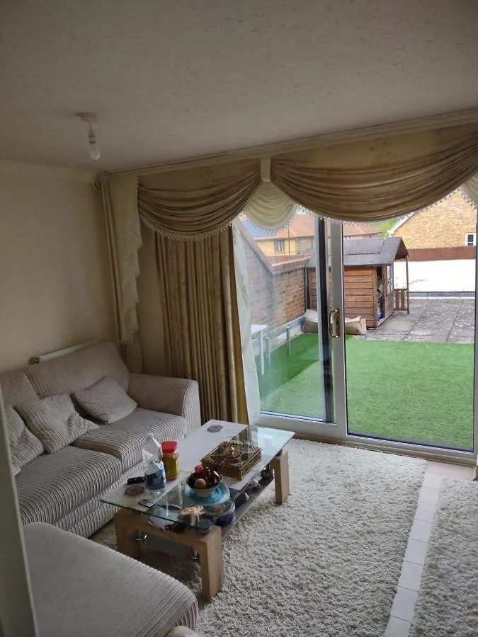 Quiet And Peaceful Double Bedroom In A Nice House With A Very Large Patio London 0*,  United Kingdom